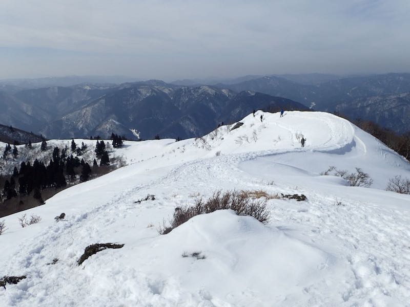 西南稜からの登山者が多い